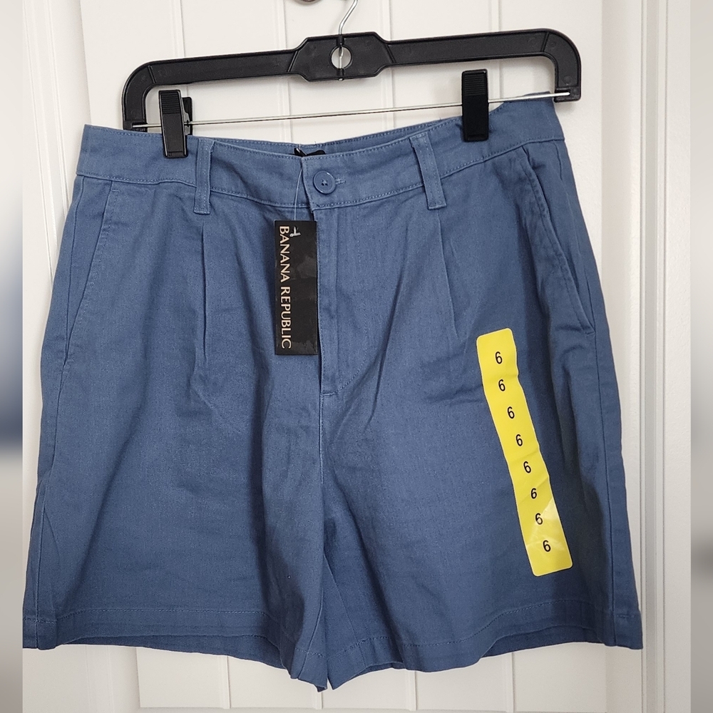 Banana Republic Womam Pleat Front  Blue Shorts